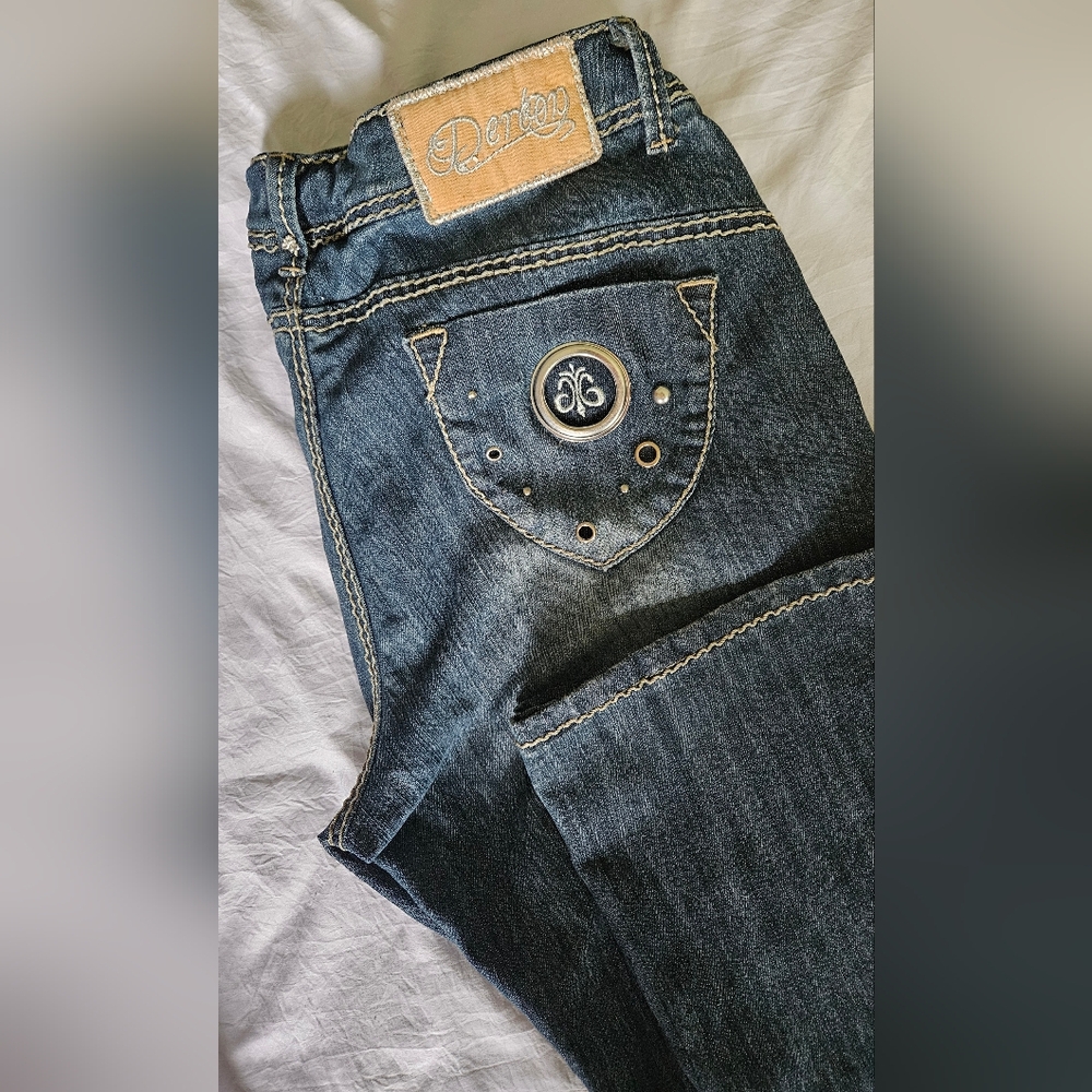DEREON Womens Jeans with Embroidered Pocket 14